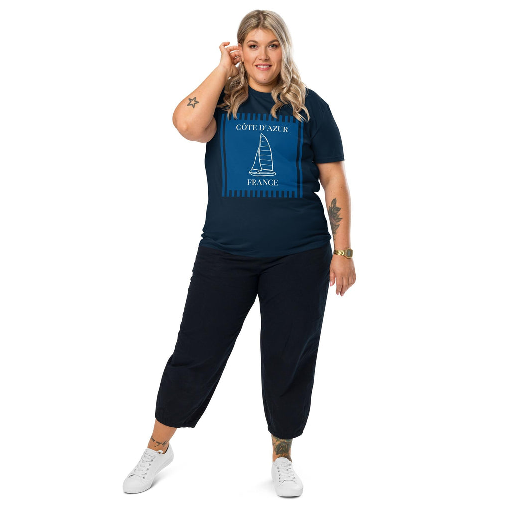 Côte d'Azur sailboat T-shirt in navy, full-length view on a model with black trousers.